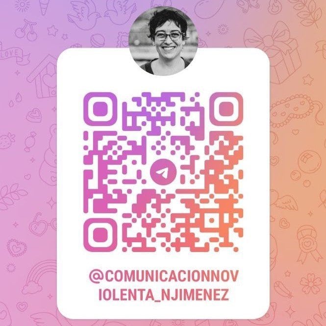 Un código QR estilizado con el logotipo de Telegram, el nombre de usuario @COMUNICACIONNOVIOLENTA_NJIMENEZ y una foto de perfil en blanco y negro en la parte superior.